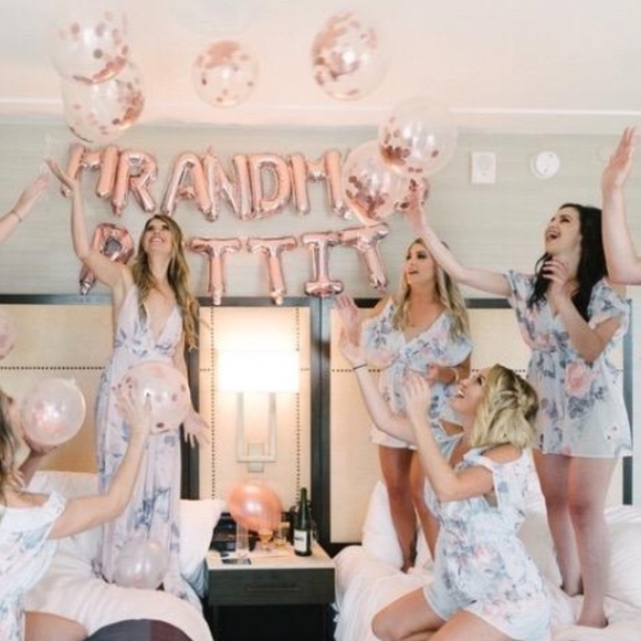 🆕 Cold Shoulder Floral Playsuit - Picture 3 of 8